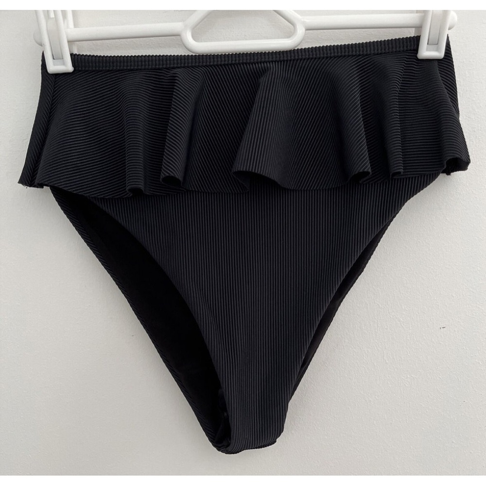Beach Riot
Beach Riot Daisy Bottom - Picture 3 of 6